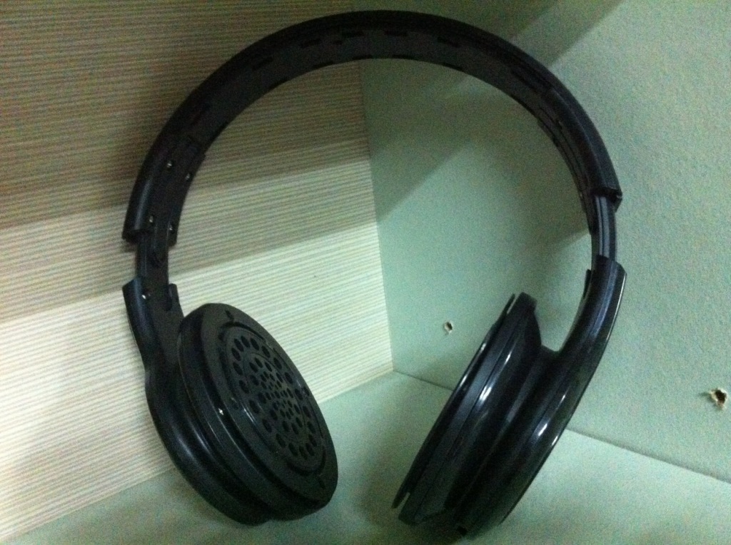 【耳机模具,耳机产品开发,头戴耳机模具】价格,厂家,图片,塑料模,东莞市长安雅进精密模具厂-